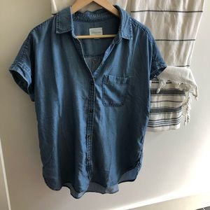 American Eagle short sleeved chambray button shirt